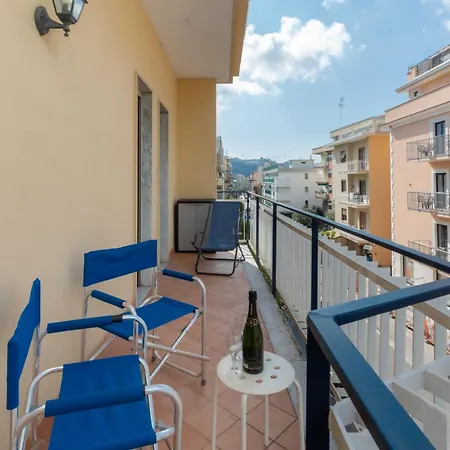 Realty Holidays Rooftop Carrillo Sorrento